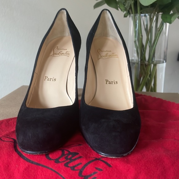 🌺 CHRISTIAN LOUBOUTIN black suede heels. Size 381/2. - Picture 6 of 7